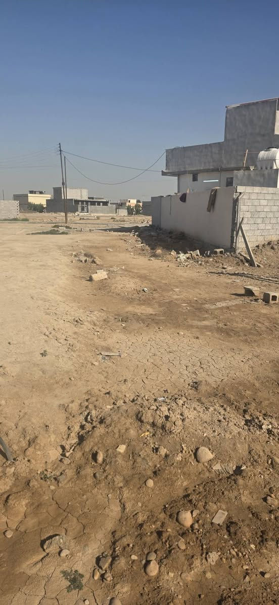 سلام عليكم قطعة ارض للبيع المساحة ١١٠م واجهة ٦ المدائن مقابل قطع التصنيع  مقابل محطة 
كهربا خدمات كاملة ماء أسألة كهربا تبليط  للستفسار الاتصال ***********
