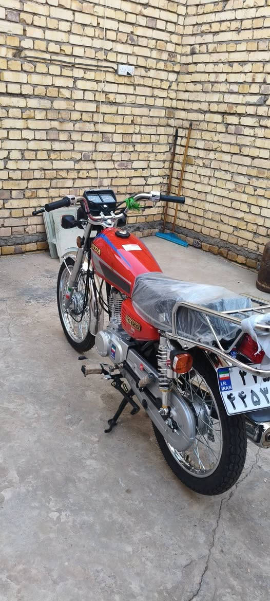 السلام عليكم دراجه للبيع اوراق سكنر الدراجه صار له 20 يوم من طالعه السعر واحد و250 وبيها مجال اعيد واكرر سكنر الاوراق مكاني ميسان طريق عماره مجر مقابيل الدوشكات 
للتواصل واتساب 
***********
للتواصل اتصال 
***********
