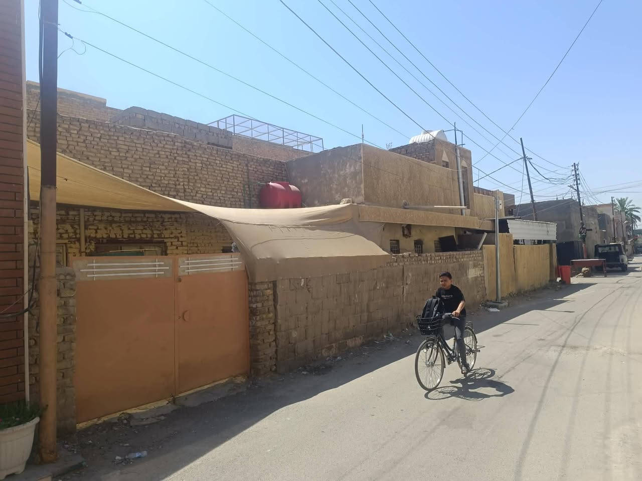 للبيع بيت في حي الحسينيه مجاور حسينية الامام الحسن العسكري بمساحة 253متر ركن عله شارعين ويتكون من مشتملات اثنين
للاستفسار الاتصال عله الارقام التاليه
***********
***********
