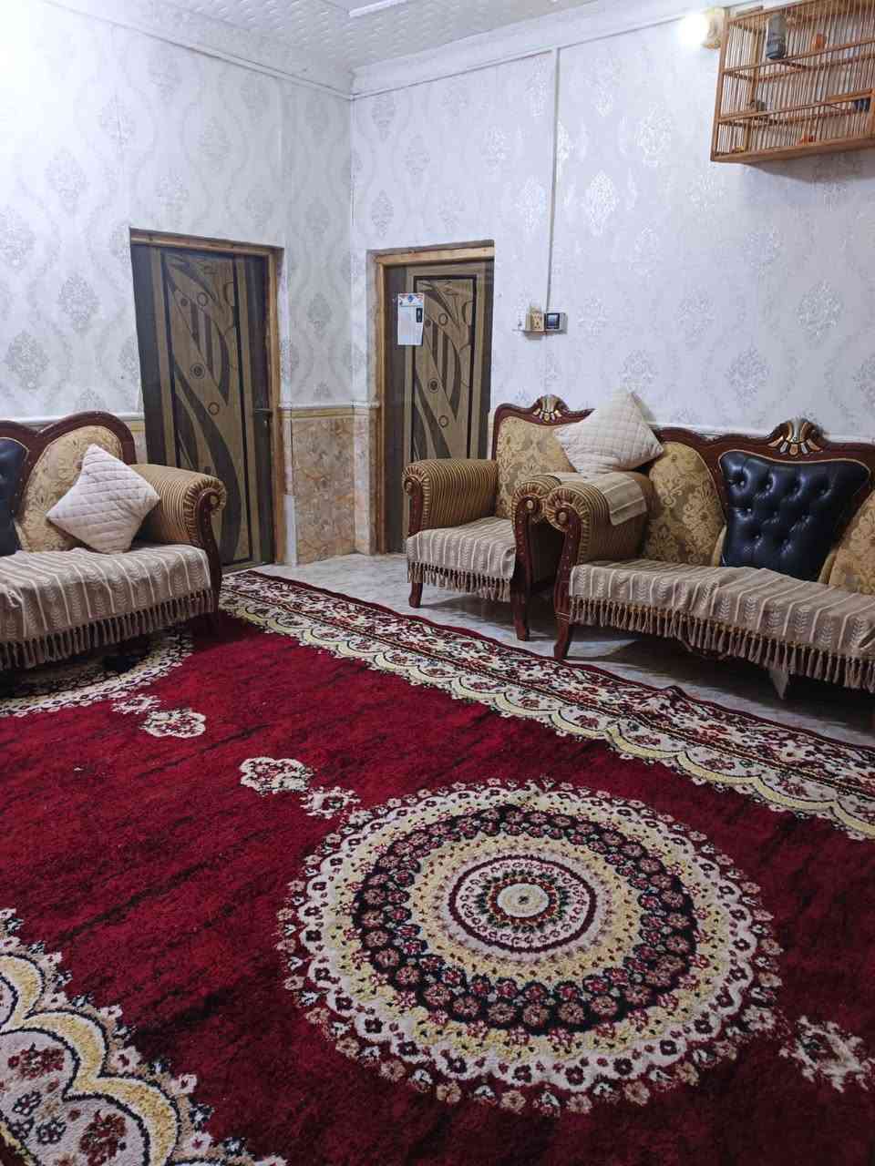 للبيع – دار سكن 🏡

📍 الموقع: خلف كراج بغداد فرع، مقابل مدرسة الابتهال
📐 المساحة: 200 م²

تفاصيل الدار:
🔹 طابقين + شقة بمدخل مستقل وباب على الشارع

🔸 الطابق الأول:
• غرفتين نوم
• صالة
• استقبال
• مطبخ

🔸 الطابق الثاني:
• 3 غرف نوم
• صالة

🔸 الشقة:
• غرفة
• مطبخ
• صحيات
• طارمة صغيرة

📞 للاستفسار: ***********
👷‍♂️ الدناني للعقار
بيع • شراء • مقاولات عامة
