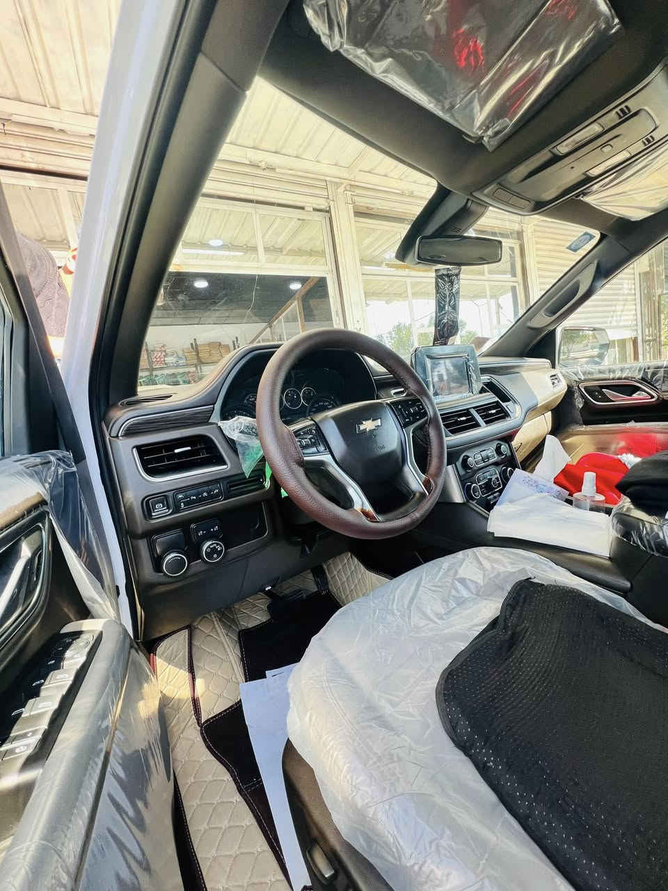 السلام عليكم  
تاهو موديل 2021 خليجي وكاله المنصور  السونار داخل المنشور
ماشيه126
 كير محرك حداديه مكفولات 
المواصفات 
بصمه 4
حساسات اماميه خلفيه 
رادار امامي 
مانع تصادم 
تحديد مسار 
رادرات جانبيه
ثلاجه داخليه 
كامره خلفيه دواره
ثلاث قطع تبريد 
شاشه
سايد بريك دكمه 
تحكمات ستيرن 
كراسي كهرباء 
لد نهاري 
زنون اصلي 
تشغيل عن بعد
اطفاء ذاتي 
السياره جديده جدا 
مكان السياره محافظة البصرة
‏السعر 415$
***********
