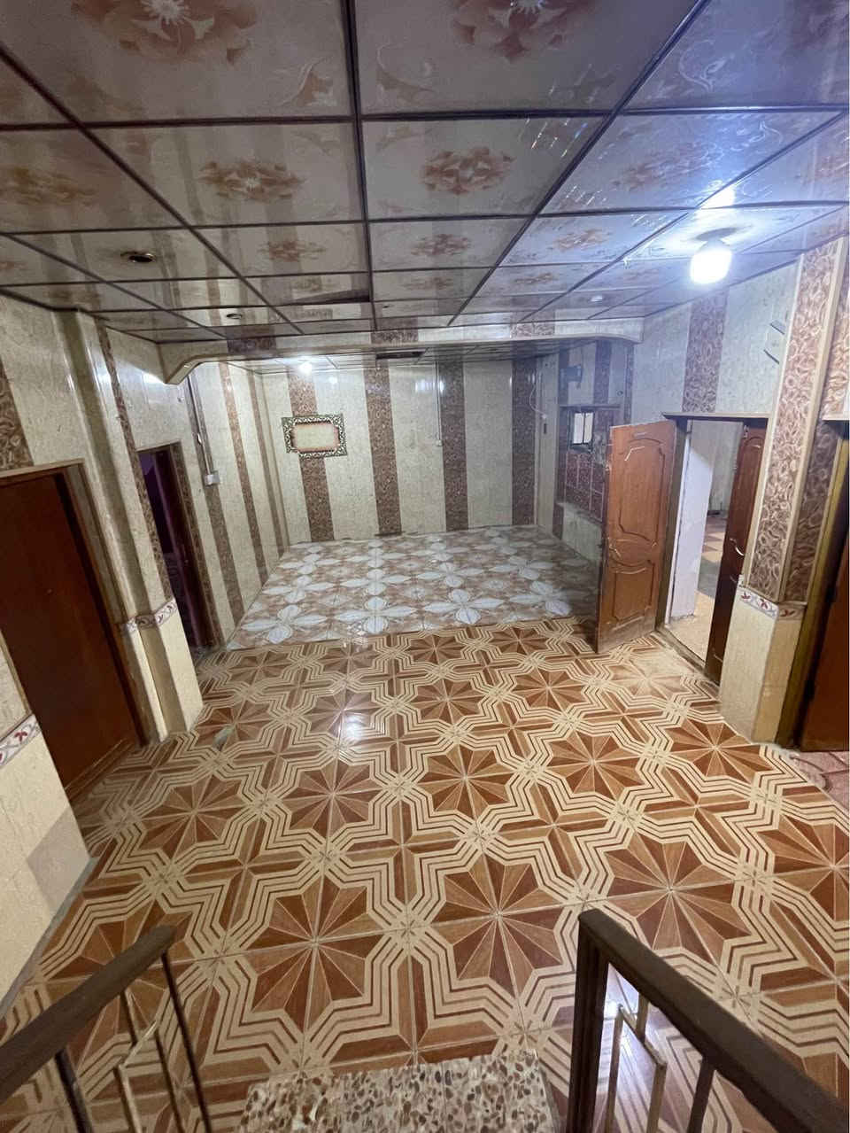 بيت طابو صرف بناء كله طابوق مسلح صب تنومه شارع المصرف شارع فرع مقرنص وتبليط المساحه 265 طابقين للتأكيد طابو صرف مو زراعي للاستفسار اكثر *********** شط العرب, البصرة
