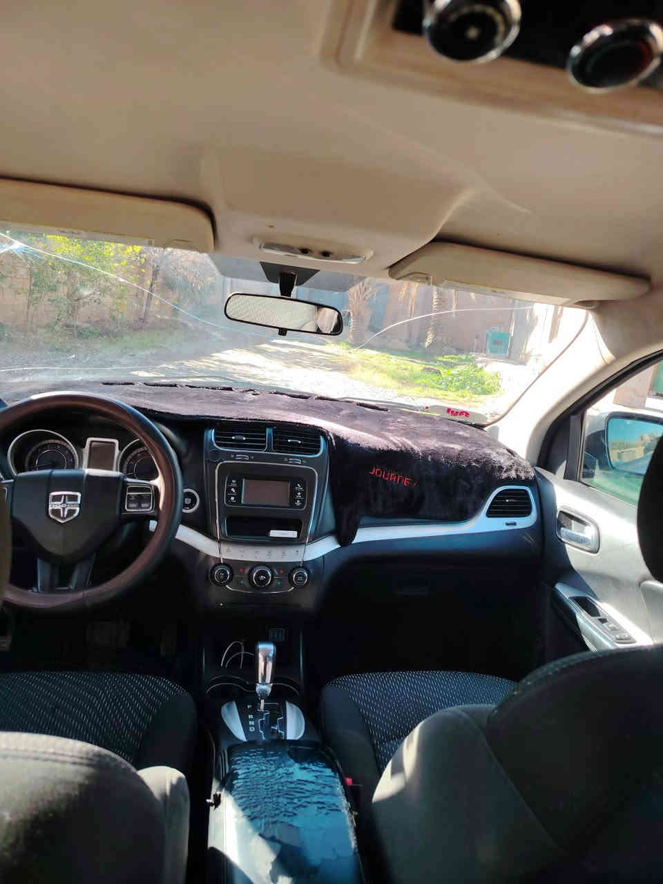 السلام عليكم
للبيع دوج جورني موديل 2017 ✔️

محرك 4 سلندر 2400  كير  محرك شديتهن جديد

تحكم سترين 

بصمه ابواب 

نظام مثبت سرعة ✔️

تبريد 3 قطع ثلج ❄️

يدات لمس فتح تلقائي عندة مسك الجيدة 

تحكم ستيرن 

تحكمات مرايات

سبعة راكب 

السيارة بيها ثلاث قطعة صبغ موجودة صور الحادث  

سيارة نضيفه يعوزه ترتيب شوي 

 
سعر سيارة  :125 ورقة وبي مجال مكان الشرقاط اسديره 

رقم  موبايل ***********
