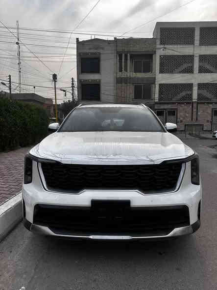 اسعد الله أوقاتكم بل خير والبركه احبتي سورنتو ٢٤ ام الداتاشو زيرو ماشيه ٦ فقط السياره جديده وبوضع الشركه نطحت طخه بسيطه بل صندوق مقدار شبر صار بيها بارد تكحيل كارت والباقي بوضع الشركه ٦ سلندر ٧ راكب السياره وكاله نم كير ماوس ويل ١٩ ٢ كرسي كهرباء شحن واير ليست ترقيم ثاني يوم بغداد بسم المشتري 
السعر ٣١٦ ورقه قفل مكان السياره بغداد العامريه 
***********
