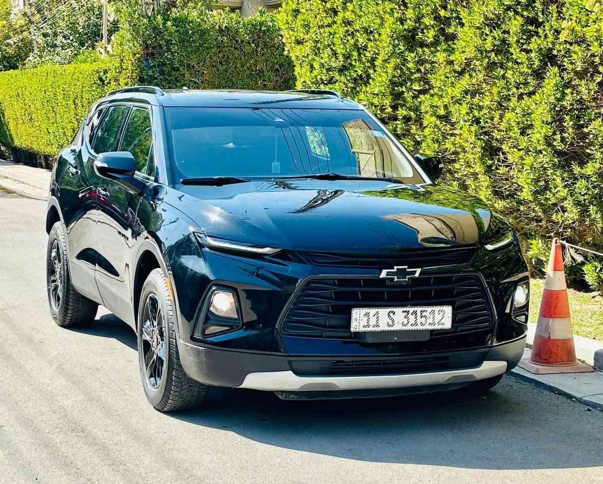 السلام عليكم 
بلايزر LT2 موديل 2022 
محرك 4 سلندر 2000 تيربو 
ماشيه 62 الف 
حادثه جاملغ امامي بارد فقط بدون دواخل بدون صبغ 
مواصفاته :- بصمه ,شاشه ,جنطه كهرباء, رادار امامي خلفي جانبي ,مقعد كهرباء, تحكمات ستيرن ,تحديد مسار, لايت امامي زينون ,لد امامي خلفي ,حساسات خلفيه ,كامره خلفيه دواره ,اوتو ستوب , تدفئه كشنات ،
مكان السياره المنصور 
***********
