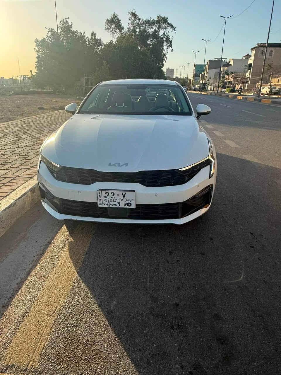 كيا K5 موديل 2025 خليجي | قمارة حديد

للبيع سيارة نظيفة جداً وبحالة ممتازة (مكفولة)

الموديل: 2025
المحرك: 2.5 لتر – 4 سلندر
ناقل الحركة: أوتوماتيك 8 سرعات
العداد: 46,000 كم
السعر: 212 ورقة
رقم أربيل باسم شركة الراوي (تحويل أو وكالة)

المواصفات:
• دخول ذكي وتشغيل بصمة مع تشغيل عن بعد
• شاشة Apple CarPlay مع كاميرا أصلية
• سايد بريك كهربائي مع Auto Hold
• حساسات أمامية وخلفية
• عداد ديجيتال متصل بالشاشة
• مصابيح زينون و LED
• مقعد كهربائي مع جلد أبيض أصلي
• مرايا كهربائية
• تحكم كامل بالستيرن مع كروز كنترول
• تبريد ومنظومة مناخ منفصلة
• Drive Mode بأربع وضعيات قيادة
• ويل كب قياس 17

موقع السيارة: بغداد – الوزيرية

للاستفسار:
***********

