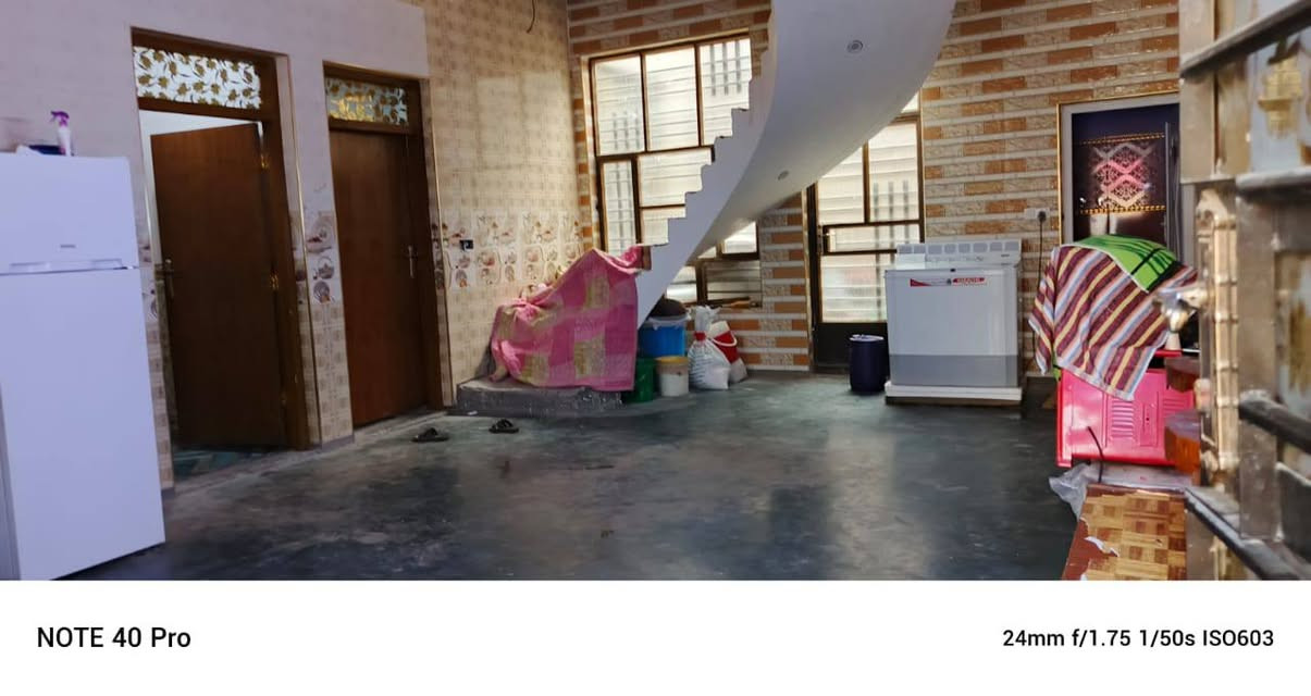 قطعه 200 مبنيه مشتمل مربع متكون من غرفتين ومطبخ وحمام  والباقي حديقه العنوان ابو غريب الحصوه منطقه الستالاف قرب مدرسه ابهى للاتصال 
***********
*********** السعر 85 وبيه مجال قليل
