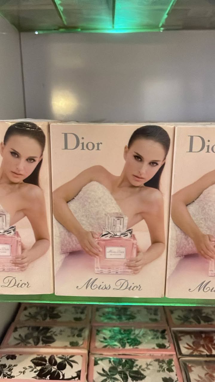 سلام عليكم بيع مستعجل 
266 قطعه عطوراوربيه ابيع الكميه كله  يعني 22 درزن وقطعتيين
يتكون من 6 انواع عطور نسائي رجالي   بسعر مناسب جدا

للتواصل واتساب ***********

متوفر توصيل لكل العراق
