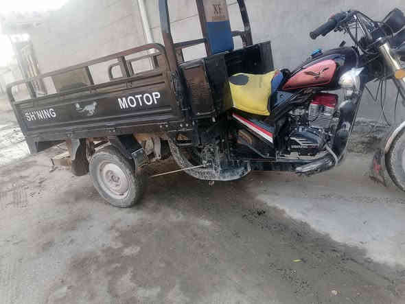 سلام عليكم ستوته دولفين موديل 23 للبيع نضيفه كلش نكره سلف كهربائيات كله شغاله نقصه فقط باب انضف من الصوره لان ما مغسوله وكله طين  مكاني بابل حصوه حي القدس خلف جامع عبداله الجبوري/السعر مليونين وبيه مجال بصيط اتصل برقم***********
