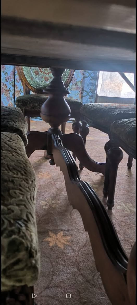 طاوله للبيع ب350وبيهه مجال ‏‪0771 876 8524‬‏
