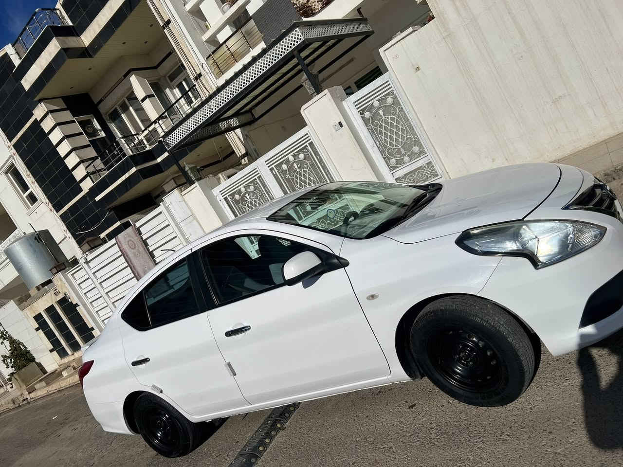 نیسان سەنی محدیل 2019 سەیارەکە یەدە نیکلە مواسفات هیندیە عساسە تۆماتیک چوار تایە و ویلی نوێیە هەزە و فحس و رەقەمی نوێیە بەینی دەرگاو جاملخ سبوغە بێ ژۆرێ لەگەل دوو جێ ساردی هەیە 160Km. ڕۆشتوە گێر و مەکینە تەبریت بەشەرت ***********
