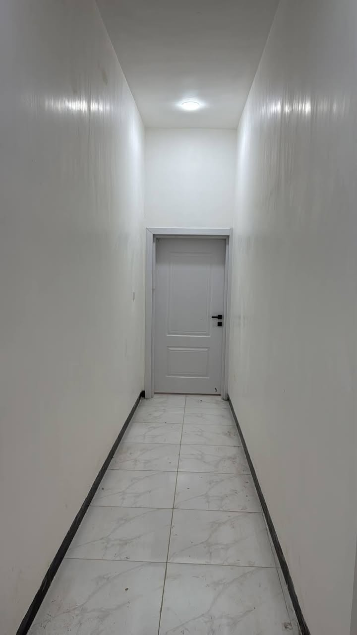 بيت طابقين جديد البناء
للبيع – بيت سكني مميز

📍 العنوان: الهاشمية السياحي – المزيدية

🔹 بيت طابقين🔹 المساحة: 275 متر مربع🔹 4 غرف نوم🔹 استقبال واسع🔹 كليدور🔹 مطبخ سيراميك🔹 أرضية بورسلين🔹 بلكونة🔹 3 حمامات🔹 مناور عدد (2)🔹 طارمة كبيرة🔹 حديقة

📞 للاستفسار والاتصال مباشرة بصاحب الدار:***********

📢 مكلف للنشر
