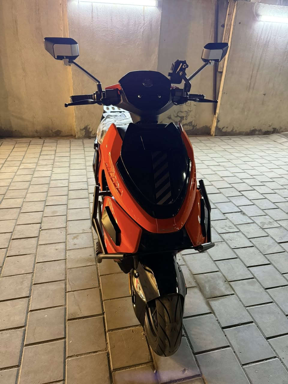 دراجه شحن أباتشي 2026 استعمال إسبوعين فقط بطاريه ليثيوم 72 فولد 50 أمبير تمشي مسافه 70 كيلو 3 سرع السرعه القصوى 85 بيها نضام بك ونضام كروز تثبيت السرعه وبيها صندوق ايضا ويه الدراجه وقاعده تليفون تايرات جوبلس وبريكات هيدروليك ملف 2500 مكاني بغداد حي القاهره الضباط اي استفسار هذا رقمي ***********
