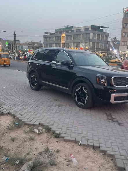 كيا  تلورايد S حادث مخدرات وبيها بحافه البنيد ضربه بسيطه 
وبارد بسيط جاملغ خلفي بدون تبديل الجاملغ اجه وياه بدون ضرر وبدون تبديل  ليبل واحد ماشيه 3000 مايل 
موديل 2024 كرسي منفصل 
 ستيرن رجاج 4x4 رادار خلفي امامي 
شحن ويرليس 
كراسي تدفه 
جام اوتو 
سايد بريك 
اوتو 
5 وضعيات قياده 
بصمه فتحه فول موصفات 
الاستفسار. الاتصال ***********
