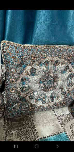 السلام عليكم
ديوانيه بدون دواشك نوع ثقيل جداً 
جديده مامستخدمه ابد بالجيس 
اشتريتها من معرض كربلاء الدولي شكلها بالحقيقه احلى
عددهم١٩ قطعه
القطعه ب10الف
وبيها مجال للطيبين
للتواصل 
***********
