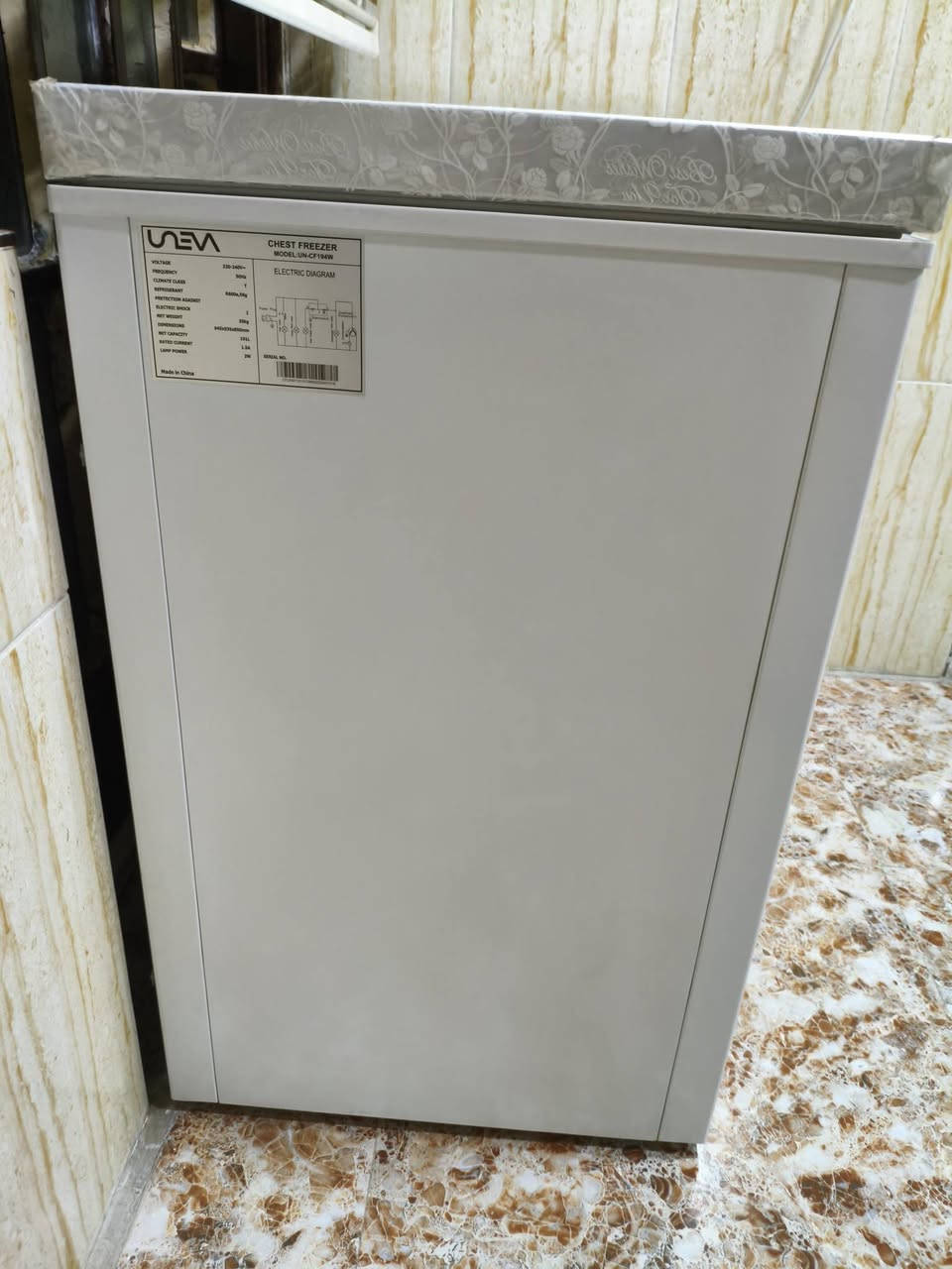 مجمده للبيع 14 قدم جديد مستعمل شهرين السعر 280  بي مجال العنوان موصل حي النور رقم الهاتف ***********
