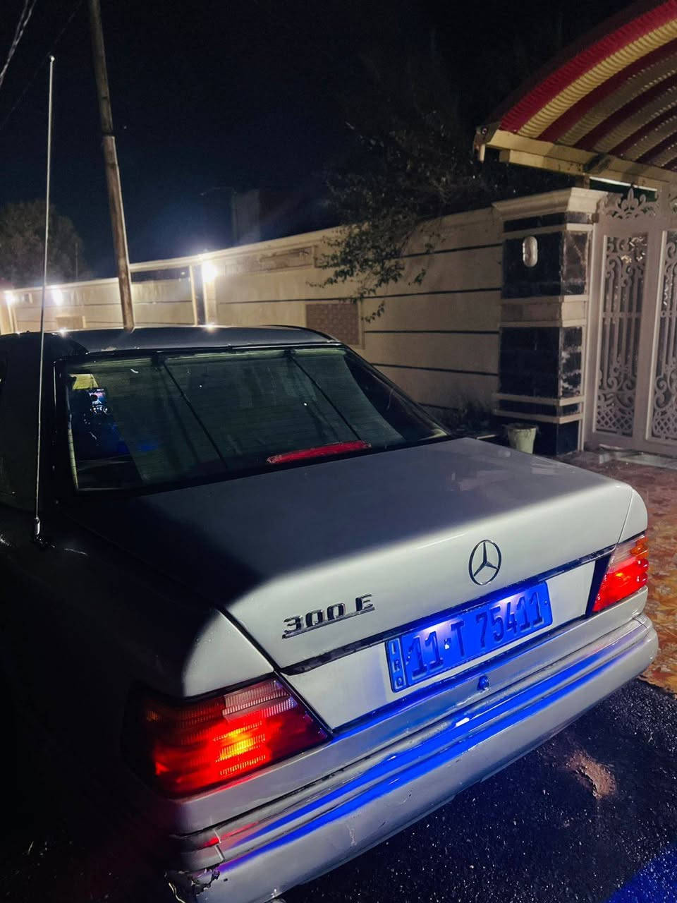 سلام عليكم مرسدس 88محدث كامل 91 
غرفه كامله جديده ويل رياضي تخم تاير 
منضومت زنون تحول ابيض ترجع أصفر 
 شاشه تاب مضخم صوت 
كهرباء كلهه شغال سياره جاهزه بدون نقص 
مكان ديالئ المقداديه س60بيها مجال 
***********
