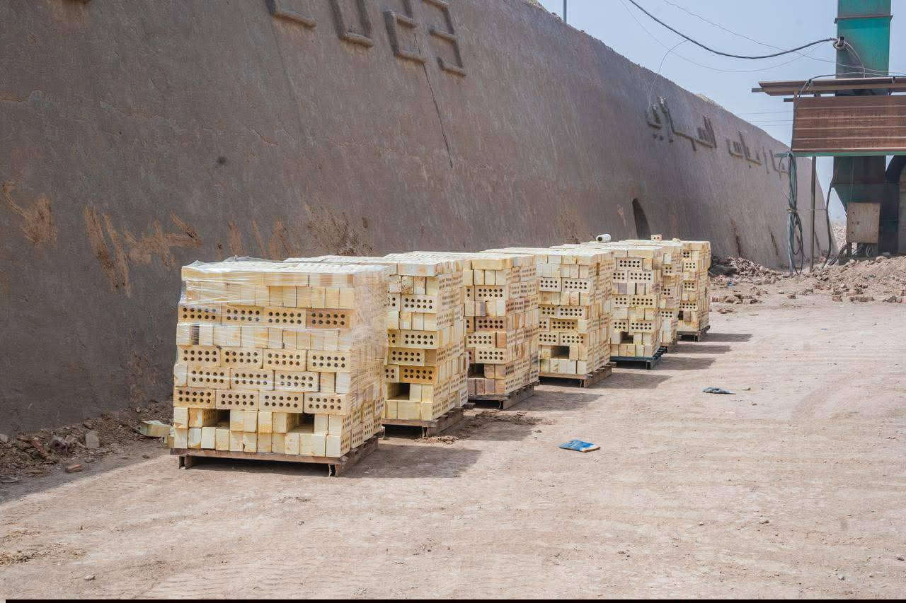 السلام عليكم
يتوفر طابوق النهروان جمهوري درجه اولى فحص مختبر
بكافه الاحجام والاعداد سكيبات 400 او سكيبات 800
 للأستفسار الاتصال ع الأرقام التاليه ***********}{***********
