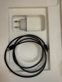 ايباد 11 معالجm4 برو 256 بطاريه95 بعده بالضمان ينتهي بشهر ٦ الجهاز مكف...