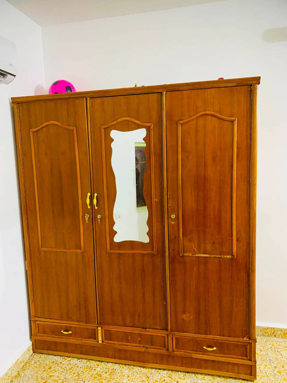 سلام عليكم كنتور 3مترات وكثر نضيف ماصر هواي من شتريته سعره خاص تصل وتدلل ***********
