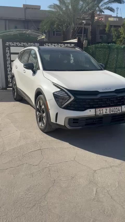 ‏2024 Kia Sportage X Line
كيا سپورتاج  2024   plug in Hybrid هايبرد بلك ان 
يعني تكدر تستخدم سياره كانما سياره كهربائيه 
وتكدر تستخدمها  نظام الهجين 
وتكدر تستخدم نظام الوقود انته بكيفك علما تكدر تشحنها شحن خارجي ايضأ وتستخدمها كسياره كهربائيه بصوره تامه وتنسى محرك 😜وبانزين ودوخته 
عداد المسافه 12الف mil    
لون ابيض صدفي مميز  
 
فول  موصفات    
مواصفاتها :
1-بنوراما
2-بصمة  
3-شاشة كبيره على طول دشبول 
4-كاميرا دوارة 
5-رادارات / رادار امامي /رادار جانبي /رادار خلفي
6-حساسات خلفي 
7-خرائط نظام كيا مفعل بيها اصلا 
8-كشنات تدفة‏ 
9-كشنات جلد .
10-دفع رباعي  نضام جبلي وثلجي وترابي
11-نزول منحدرات                                                    
12-كشنات كهرباء
13-تبريد قطعتين 
14-اوتوهولد 
15-ويل كروم 
16-مسجل ناطق مفعل
17-بلوتوث USB ابل كار بلاي والاندروير . 
18-حاجب ليد
19-نقطه عمياء
20-مراة تعتيم
21-اشاراة بالمراياة الجانبيه                                     
22-فول تحكم ستيرن                                             
23-كير ماوس                                             
24-اوتو بريك                                                        
25-بريك بصمة                                                       
26-زنون + Led
27-شحن اللاسلكي                                                            
28-‏داخل اسود جلد 
29-نضام قياده أيكو + سبورت + نورمل
30-مثبت سرعه
31-تحديد مسار والقياده الاليه 
32-دمامات صوت  
33-لايت بلادي Led +  زينون ‏دبل زينون اصلى . 
34-رادار الخطوط البيضاء 
35لايتات اربع عدسات + ليد 
‏36-شاشة إلكترونية
37-تشغيل عن بعد 
‏AUTO HOLD-38
‏39-Auto start
40-منفذ شحن في المقاعد الأمامية
41-تبريد منفصل السائق عن الراكب مع دكتات تبريد خلفية. .
فول 
وبعد كومه مواصفات
السعر:220 مجال بسيط

اسف لانه طولت بس هاي سياره تختلف عن كل سيارات الموجوده 
سياره بسمي 
رجاء شباب هاي سياره تختلف عن سيارات الشايفيها ***********
 مكان بغداد السيديه
