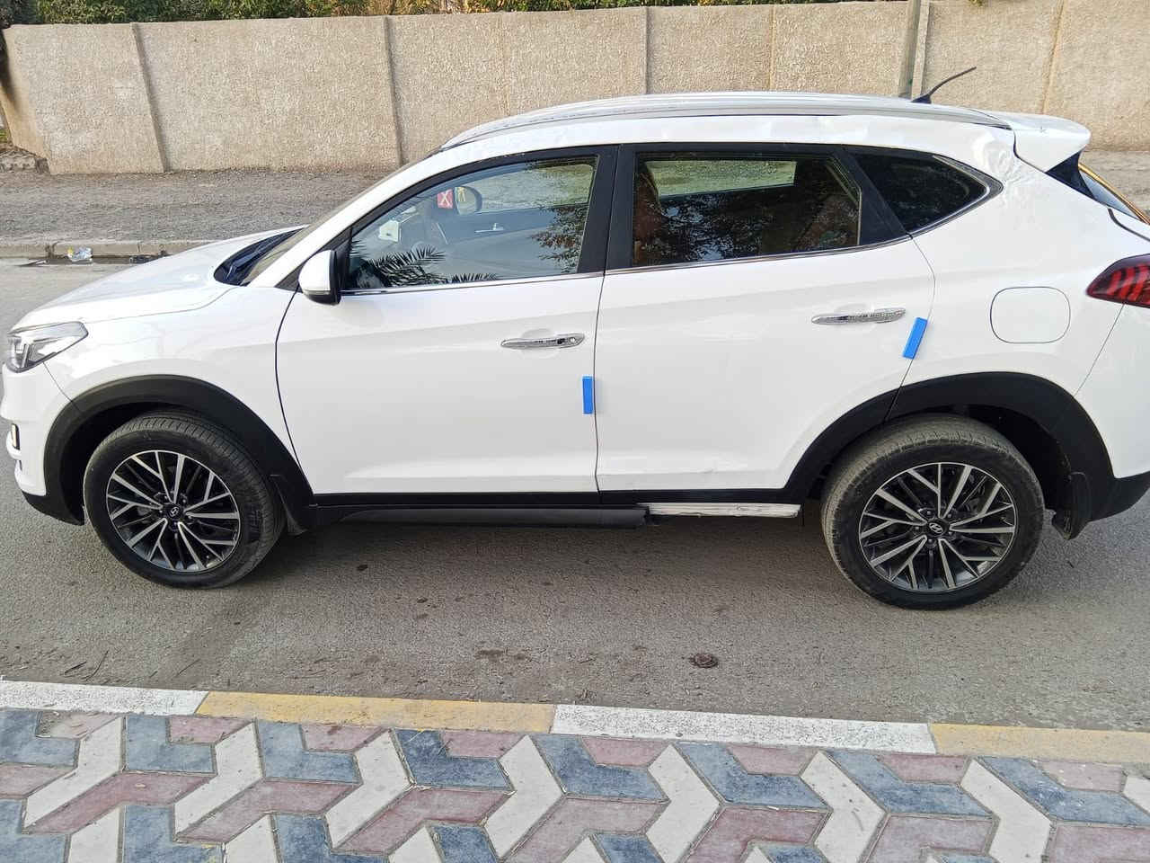 السلام عليكم
#للبيع توسان خليجي رقم بغداد موديل 2020 رقم الماني مطلوبه مصرف باقي 4 اشهر وتسدد فول مواصفات عدا البانوراما صار بيها حادث ابيعها على حادثها بيها جفيه خفيفه مكاني بغداد 

رقمي :  ***********
