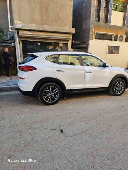 السلام عليكم ورحمة الله وبركاته
من رخصة الأدمن المحترم 
هونداي توكسان خليجي شركة الكاصد
موديل 2019 مكفوله كفاله عامه من كلشي 
على وضع الشركة باستثناء الملاحظات البسيطه 
مثل ما موضحه بالسونار المرفق مع صور السيارة 
ماشيه 47 الف كيلو متر استخدام شخصي 
بعدها بحالة الوكالة
 شرط الفحص وين ما يعجبك 
فول مواصفات 
بانوراما
 بصمة تشغيل 
كشنات كهرباء 
داخل لونين
 شاشه كبيره
 كامره دواره
 مري شفط
 اشاير بالمري
 تبريد قطعتين
 أربعه دسك ويل كب كروم
 حساس امامي وخلفي
 يدات نيكل وترحيب
 خمس عدسات
 لد امامي وخلفي
 وباقي المواصفات المعروفه
 رقم بغداد باسم اخويه شخصيا شرط التحويل 
 سنوية جديدة لغاية 2029 
معروضه 215 وبيه مجال بسيط 
مكان السيارة بغداد سبع ابكار قرب الوقف السني
 أو حي أور كلية الامام الكاظم عليه السلام 
رقم الهاتف ***********
