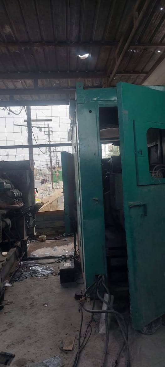 السلام عليكم للبيع موقع في مدينة الصدر بين قطاع 77 و76قرب سوق سويري يتكون من 3مولدات سكانيه 2 بومه وحده 8 حصتين كاز 715 ) الحمل 1100 انبير) مكلف) ‏‪***********‬‏
