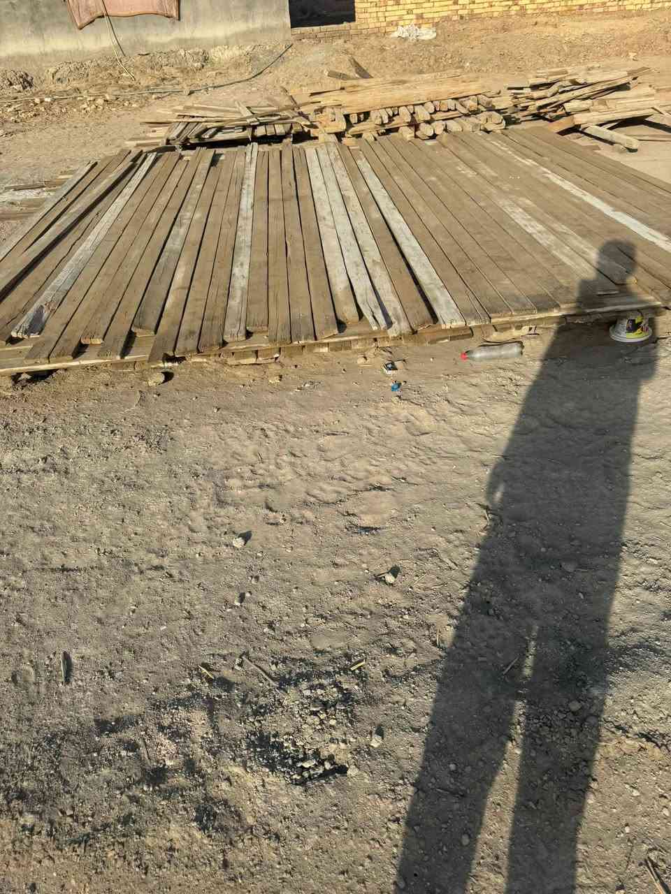 خشب للبيع 35 مكعب مع جكات 125 وفخات 200 قالب كامل گبل تشتغل يدك بيتين مساحه 250 الشراي يرأسني خاص او يتصل *********** مكاني سماوه
