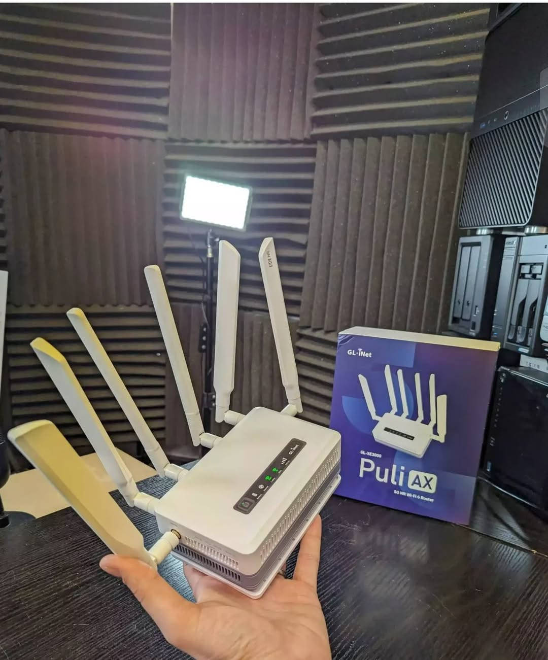 هذا الجهاز هو راوتر GL.iNet Puli AX (GL-XE3000) الذي يدعم تقنية 5G و Wi-Fi 6.
للطلب التواصل واتس اب***********
السعر 350$

يتميز ببطارية مدمجة قوية بسعة 6400 مللي أمبير، مما يجعله مناسباً للاستخدام المحمول.

يدعم الجهاز تركيب شريحتين Nano SIM لتعزيز الاتصال الخلوي. [1, 2, 3]

هل ترغب في معرفة المزيد عن كيفية إعداد هذا الراوتر؟
