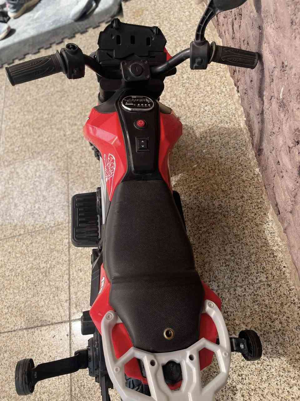 دراجة اطفال للبيع 
مستخدمه درجه أولى نضافه ودبل بيه يتحمل حتى وزن 70 
شحن مال اطفال بي جروخ او بدون جروخ عادي 
السعر مع التوصيل 145بيه مجال توصيل عندي


**إذا كنت صاحب هذا الإعلان وتريد حذفه لأي سبب، رجاءا أرسل رسالة إلى الدعم الفني**