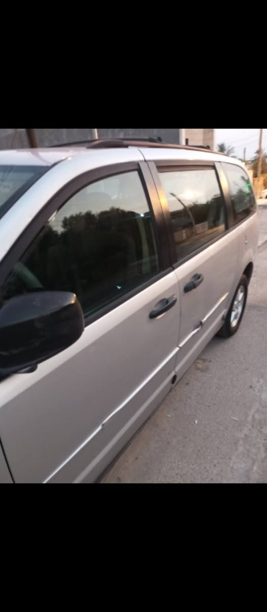 دوج كرڤان موديل 2008 للبيع بدون مراوس .
حجم المحرك 3300
3 قطع تبريد 
تفاصيل وسونار السيارة معروض مع الصور 
مكان السيارة بغداد - العامرية 
للاستفسار والتواصل على الرقم *********** موبايل + واتساب 
ملاحظة غير موجود على الفيس بوك 
سعر السيارة ١١٠٠٠ وبيها مجال بسيط
