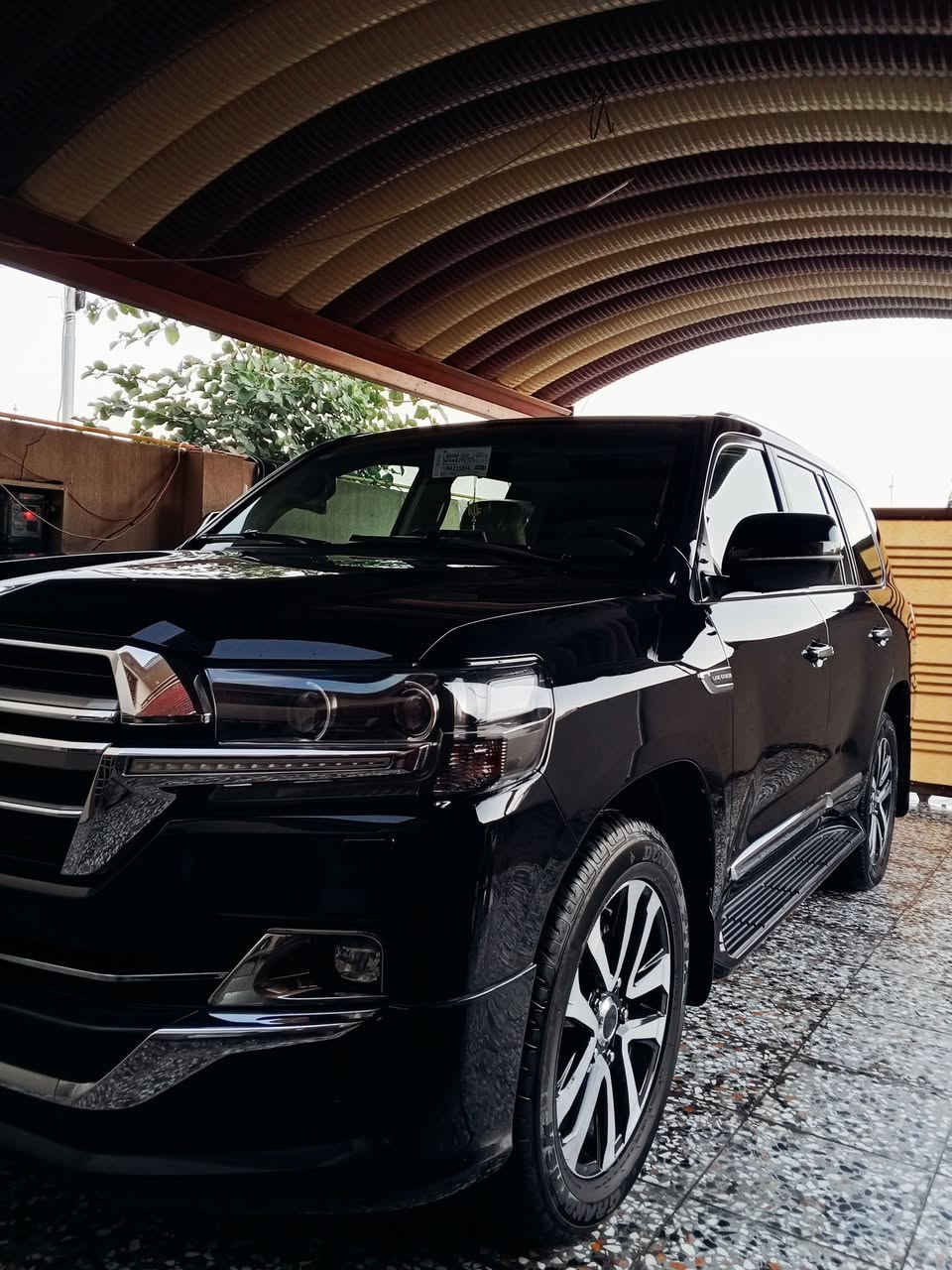 سلام عليكم للبيع 
لاندكروز لون اسود موديل 2019 بريم فوول مواصفات 

رقم بغداد انكليزي سنوية بسمي لحد 2030 هزه جديدة 

مكفولة كفاله عامة كفاله من صبغ ولبارد ورصعة وشخط وتكحيل سيارة حيل جديدة بعدها بلكارتون وبعد احلة من صور ماشية 66 ألف سبير منازل وكل أغراضها موجودة وياه 

موصفات بريم فوول مواصفات 
محرك 6 سلندر 4000 
فتحة سقف 
خمس بصمات تشغيل عن بعد 
جنه كهرباء شفط باب ربع شفط 
٨ ايرباك ؟؟ 
كيجات لكزز+ اشاير ترحيب لكزز 
شاشه جبيرة+ دفدي بلقمارة 
حساس أمامي خلفي جانبي+ رادار 
كشنات جلد كشنات كهرباء ٣ وضعيات كهرباء 
وبعد بيها هواية مواصفات ماذاكرهن 

مكاني بغداد الكرخ الي عندة ستفسار يتصل 👇
*********** بشار العبيدي 

*********** بشار العبيدي
