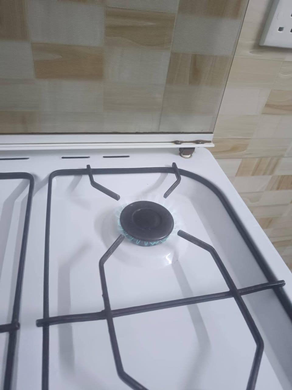 طباخ بيت اربع عيون فرن ابيض شغال ويا صوندة وراسية كامل والفرن شغال بسعر 35 الف للاستفسار الاتصال على الرقم ***********
