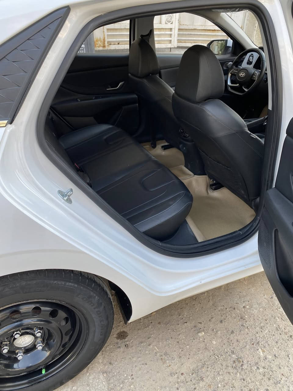 السلام عليكم للبيع النترا تجميع صيني مديل 2024 السياره كلشي ما مصلح بيه عل وضع البلاد بس بيه ملاحضات طخه بل جاملغ الامامي جه السايق وشخط بلباب الخلفي وبيه رصعات بلباب وره سايق وطختين بل دوسه بس هذني الباقي كفاله ماشيه ميه وستالاف تحويل او وكاله السياره باسمي  (السعر 134 ) وبيه مجال مكاني بغداد البياع تقاطع درويش  (***********)ما متواجد خاص شرط التحويل 
تخم ويل 15 وتاير جديد
