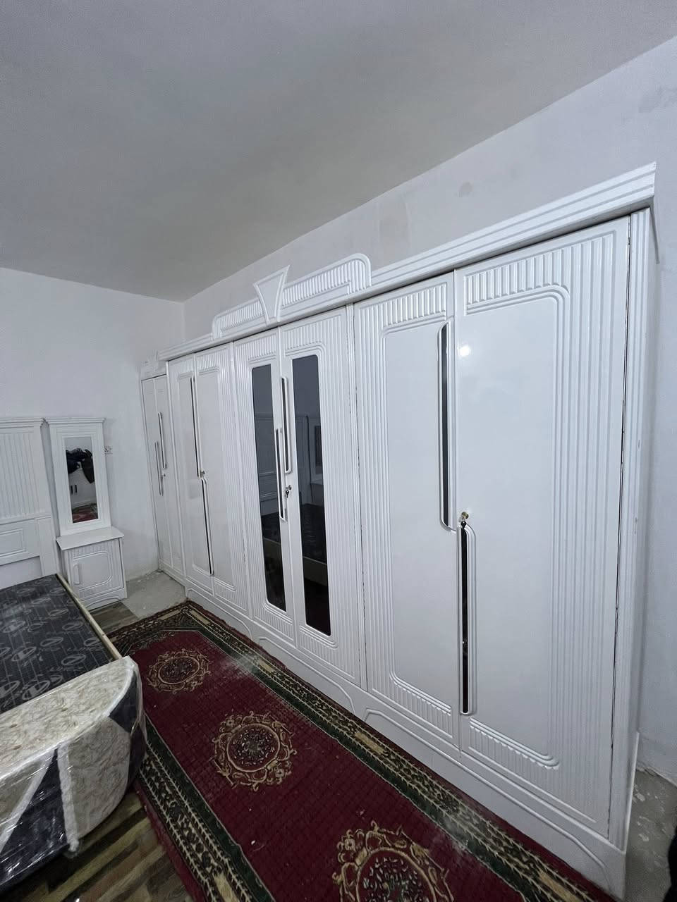 غرفه البيع خشب عراقي بعده جديده ماصارلي اربع ايام من اخذته البيع مليون ***********
