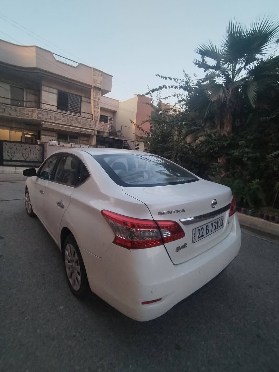 سياره گير ومحرك بشرط بدون عيب سياره بيها شخوط بدعاميه اماميه وخلفيه ويوجد ضربه خفيفه تحت باب بدون اي تأثير على باب و سياره يوجد عليها حالوب بس ما يبين بنضر 

ئۆتۆمبێلەکە گێڕ و مەکینەی بە شەرت و بێ کێشەن. لە دەعامیی پێشەوە و دواوە شوختی پێوەیە، هەروەها لە ژێر دەرگایەک لێدانێکی سوکی هەیە کە هیچ کاریگەرییەکی لەسەر دەرگاکە نییە. ئۆتۆمبێلەکە کەمێک تەرزە (حاڵووب)ی پێوەیە بەڵام بە چاو دیار نییە

السعر 125ورقه وبيها مجال
 ***********واتساب
