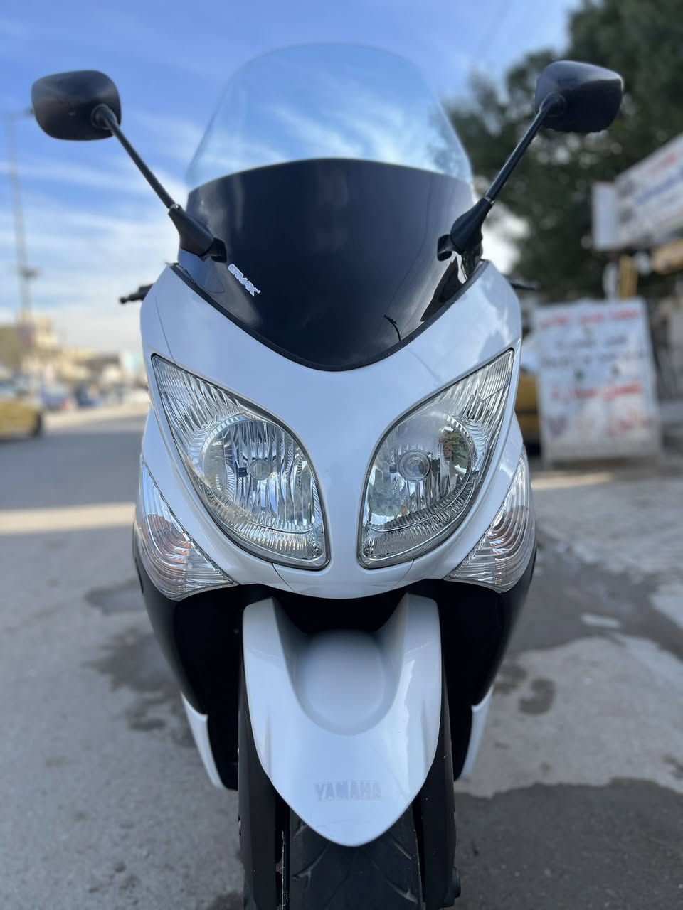 سلام عليكم درجه تي ماكس الفين و ١١ وايت واكس دواخل كاربون بلادي درجه وضع شركه مكينه تايرات كفر على وضع اليابان ماشيه ٣١ الف و بل مزاد ماشيه ٢٨ نزله من معرض ماهر الكناني بيها سويجات ٢ و صلاصنه يوشماره اصليه و جامه رياضيه سعرها ٤٥ و بيها مجال بصيط بيع فقط بكاني البياع حي العلام ***********
