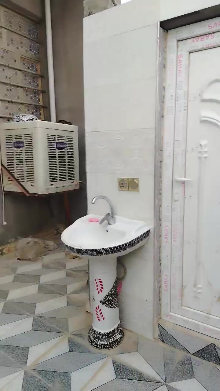 بيت للبيع مساحه 100متر طابقين بالجزء الثالث الأميري العنوان التحرير الحولي الزراعي للاستفسار الاتصال ***********
