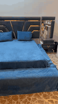 غرفة نوم تركي نفرين للبيع استعمال قليل ونضافه٩٠ ٪ مثل ما موضح بالصور والفيديو .. عنوان  بكر بن علي السعر ٩٠٠ وبيهه مجال قليل للشراي
للتواصل خاص او واتساب ***********
