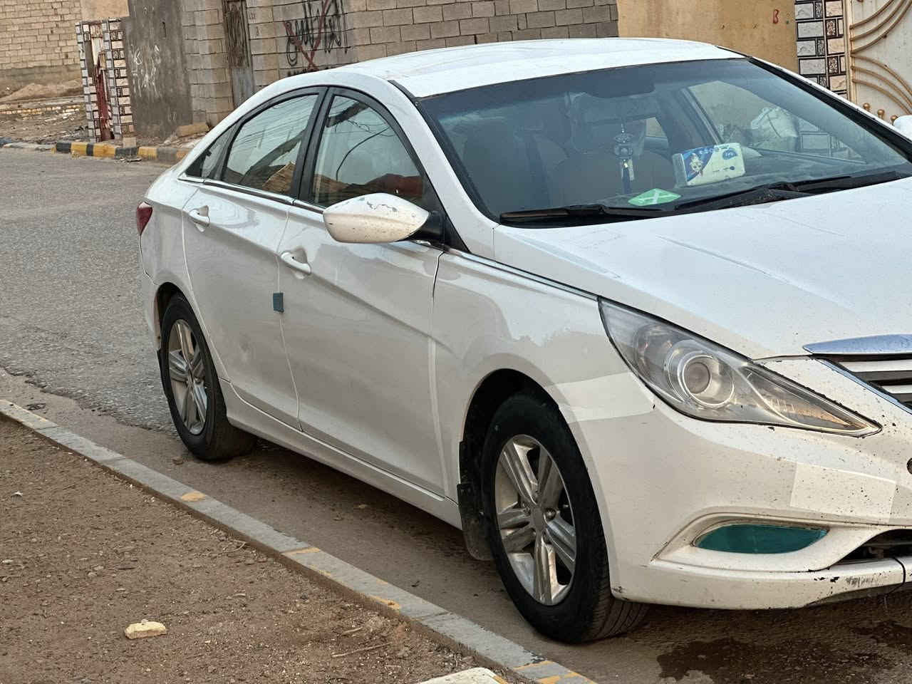 السلام عليكم سوناتا موديل 15 خليجيه مكيه دوش 2400 كير اي تي بيها ضربه جاملغ الخلفي وامامي وبيها رشات صبغ ابيع احزام رقم ميسان مميز سنويتها ل 28 راعيه موجود بالعماره يريد تحويل مكيه بيها كازكت حداديه جديده تبريد شغال سياره بنوراما مغلفها جماليه 
عنواني ميسان المجر الكبير 
رقمي ***********
سعرها 95 وبيها مجال
