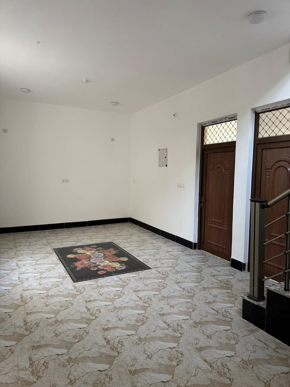 أعلان أعلان رقم  🏠 (95)
جزيرة بغداد السياحية
 الفحامة شارع المركز
مساحة 200 متر  واجهه 10 متر النزال 20 متر 
بناء حديث وجاهز 
يحتوي على مدخلين 
 استقبال/ مطبخ / حولي داخلي  /  4 غرف نوم سويت   / 
خدمات 5 / كرج 
 
تفاصيل البناء 
صب ارضيه رباط شريطي 60 في 60  والسقف سمت با زيان مانع رطوبه 
 الصحيات بوري ماء والغاز من شركه  أمل شريف مصري 
تأسيس كامرات 
بناء بلوك ثقيل  بسمت كبيسه 
تأسيس كهرباء شركه العقبه الأردني
تسليح الشيش الارضيه والسقف  fـf العراقي
ارضيه بورسلين 

💰💴💴 سعر خاص  💵💵💸

علمان أنا شارع كميره مخدومه 
من ماء / كهرباء/ مجاري / أرصفه / أناره تبليط 
~~~~~~~~~~~~~~~~~~~~~~~~~~~~~~
عندك عقار وتريد تعرضه وينباع بسرعة ..؟
ارسل التفاصيل ع الخاص او الواتس أب والباقي علينا
🏡 مكتب إعمار  المستقبل  🏡
#بناء  #اشراف  #خرائط  #هدم  #ترميم  #مقاولات
للاستفسار عن عروض سابقه داخل صفحة
او زورونا موقعنا قرب باب الثالث الجزيرة أول نزلت كميره 
 

***********  يحتوي على الواتس اب 

‏‪***********‬‏ يحتوي على الواتس اب
