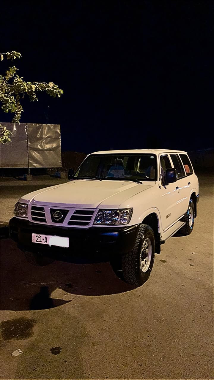 پاتڕۆڵ ٢٠٠١ موحەسەن ناو بۆر
سەنەوی تا ٢٠٣٠ تازەیە بە ناو خۆمەوەیە سەیارەی ماڵ خۆمە هی مەعرەز نیە
ناوی نیە لە حاسیبە بەشەرتی حاسیبە
تایەی تازە
گێڕو مەکینەو ئەکسلو دەبڵ ئەکسلی بەشەرت
کارەبای بەشەرت
زۆر تونو تۆڵو بێ مەسرەفە
بێ تەقیوی دەرگاو بەتانەو شانسی بەشەرت
بێ بۆیاخە. ٢ پەڵە کارتی بچوکی هەیە 
بەرگە دەرگای بیلاد
١٢٠$
***********
