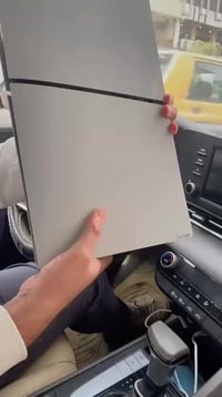 بلايستيشن 5 • سليم ١ تيرا • مع يدتين