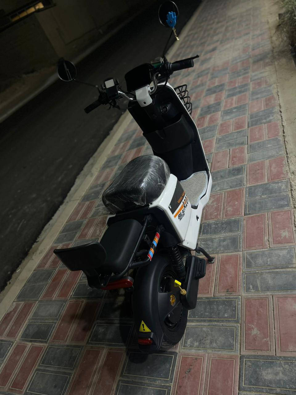 اسلام عليكم دراجه شحن A107. للبيع درجه موديل ٢٠٢٥ جديده فول موصفات بصمه  كله شغاله ٥باتري اكبار نضيفه سرعه ٧٠حقيي ملف ١٤٠٠ واط برك خلفي دهن درجه خير من الله سعره 550بي مجال بصيط توصل اتصال واتساب *********** مكاني كربلاء المقدسه
