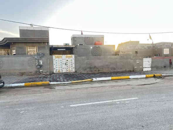 مشتمل زراعي مساحتة ١٤٠م غرفه وصالة واستقبال ومطبخ وجه ع سايدين موقع تجاري مقابل المدرسة الحديدية معاملة تطويب كاملة بناء بلوك وعكادة بناء حديث سعر مناسب 
للاستفسار ***********
*********** او مراجعة مكتب أمتار للعقار
