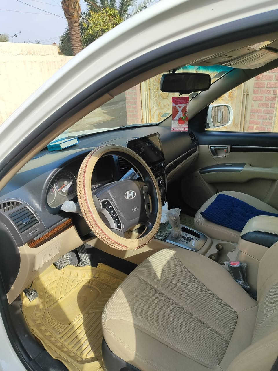 السلام عليكم سنتافيا 12 خليجي محرك 6 سلندر  دفع رباعي       7 راكب شاشه وكامره مكان السياره بغداد الزعفرانية  سونار السياره داخل الصور  
سعر 148 
***********
