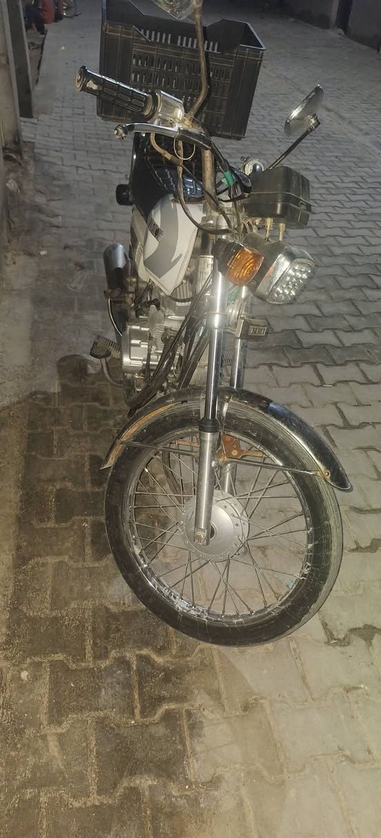 السلام عليكم 
دراجه نامه م ٢٣ شلامجه اوراق اصلية مكينه نضيفه ما مفتوحه ابد فقط مفيلسه 
بيع او مراوس اذا اكو دراجه زغيرة مع فرق


**إذا كنت صاحب هذا الإعلان وتريد حذفه لأي سبب، رجاءا أرسل رسالة إلى الدعم الفني**