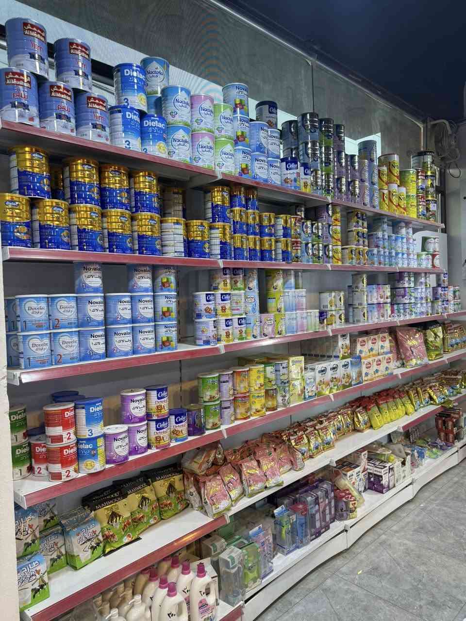 سلام عليكم 

موول للبيع مساحه 200 متر طابقين والثالث مخزن يعتبر 

بيه مولده خااصه 100 كيفي كاتم جونديار مؤثث كامل 

الطابق الاول 

مواد غذائية متكامل كلشي متوفر بيه يعتبر سنتر 

الطابق الثاني 
مواد منزليه كوزمتك العاب ملابس نسائيه احذيه كلشي متوفر 

العنوان النجف 
سايدين ميلاد فااو 

الشراي يتصل ***********
