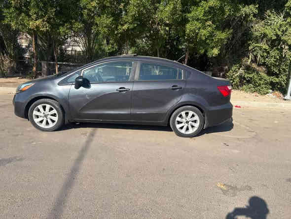 للبيع كيا ريو وارد كندي موديل ٢٠١٧ حادث جاملغ وباب صدر بدون دواخل رقم بغداد بسمي تحويل مباشر تبريد صدر كير مكينه بلادي تخم تاير جديد مكينه ١٦٠٠ جي دي اي فتحه سقف فئه Ex  ارضيه جلد مكانهه بغداد السعرر١٠٥ بيهه مجال بسيط للاتصال *********** بغداد
